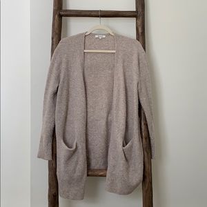 Made well cardigan with hidden pockets